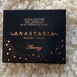 Anastasia Beverly Hills x Amrezy Highlighter